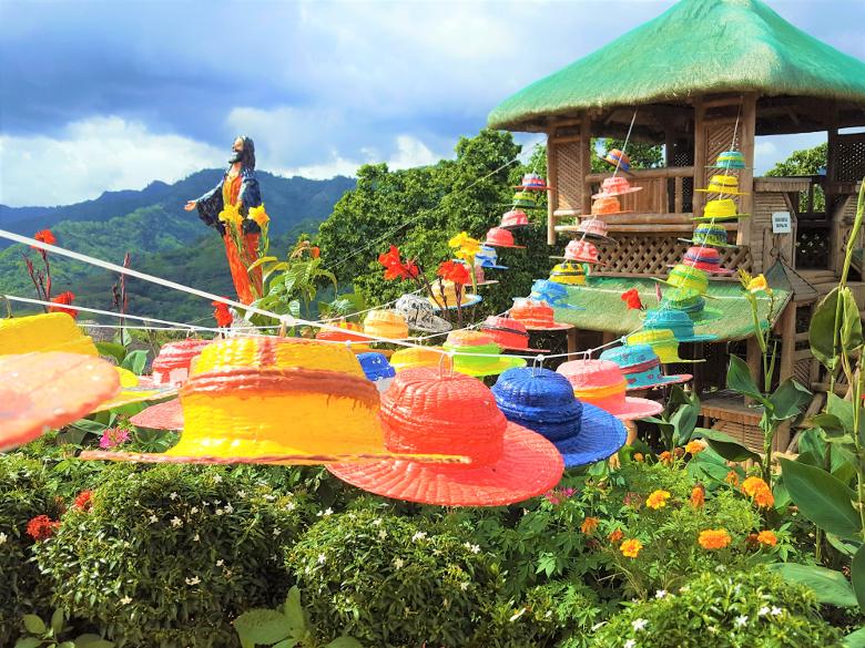 麦わら帽子のオブジェ