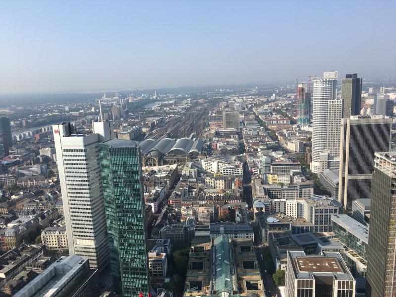 フランクフルト中央駅周辺の景色。