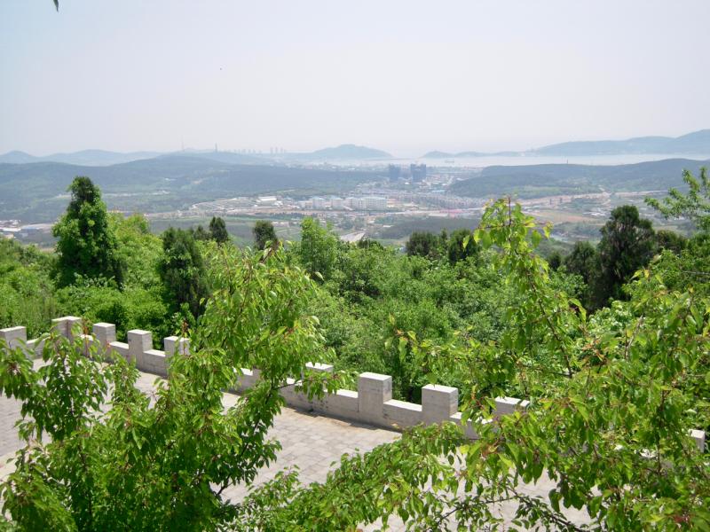天気のよい日には軍港や白玉山が望めます