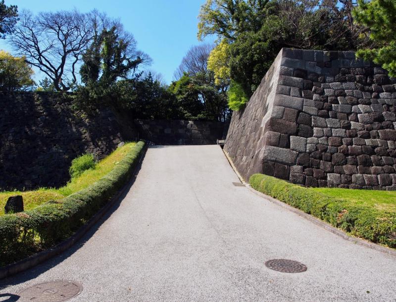 二の丸から本丸への通り道だった汐見坂