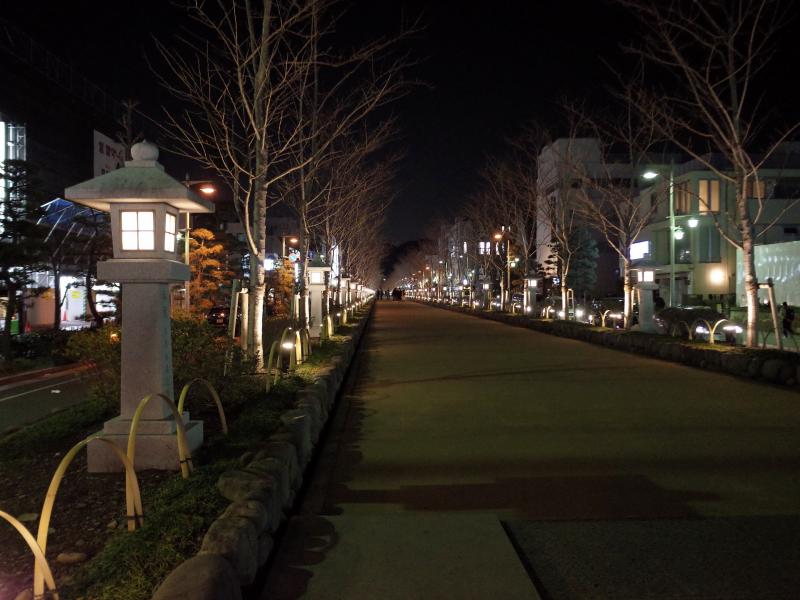 夜の段葛のライトアップも綺麗