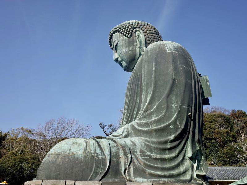 背中には、ここから土を運び出したとされた扉がある