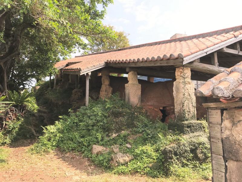 県指定無形文化財の荒焼窯、南ヌ窯（フェヌカム）。壺屋に現存する唯一の窯