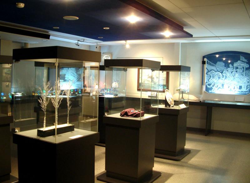 様々なジャンルのガラスアートに出会えます