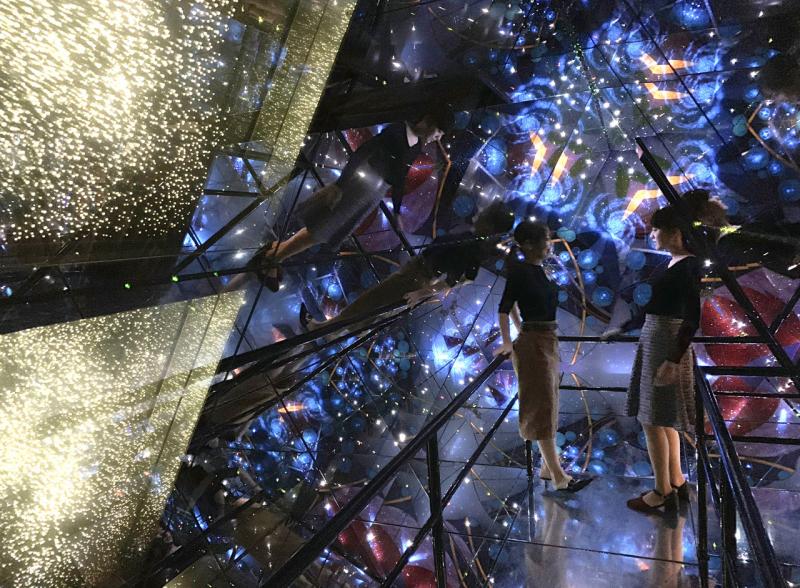 「スフィア」に入って幻想的な世界を体感できます