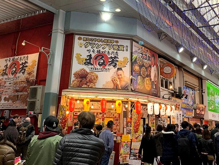 休日にはたくさんの人が行き交います