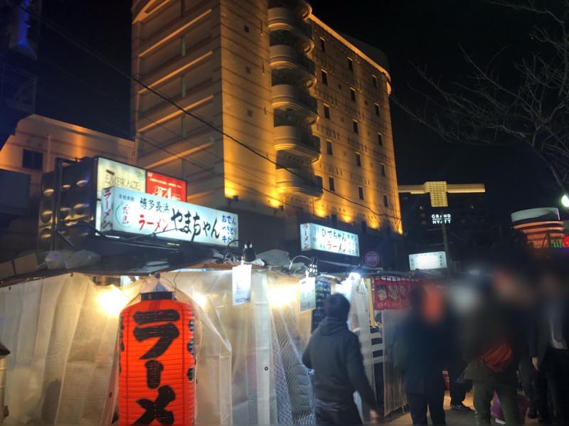 中洲屋台-那珂川沿いに連なる屋台