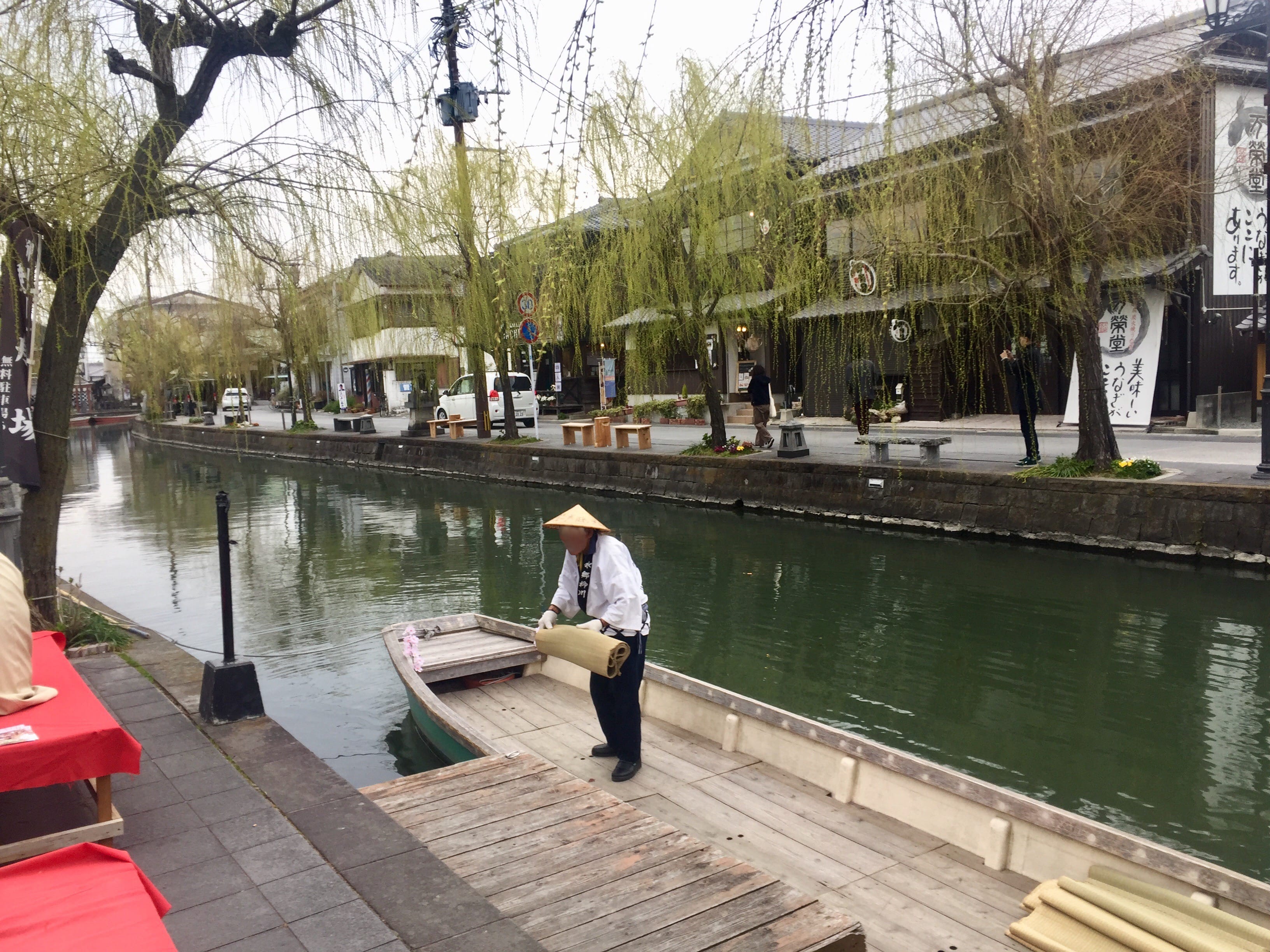 水端水天宮周辺はカフェや土産屋で賑わう