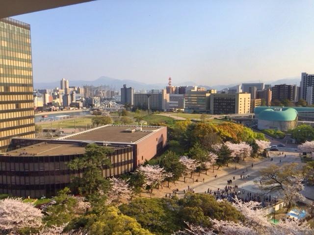 小倉城-最上階の四方に作られた窓。眺めは最高です