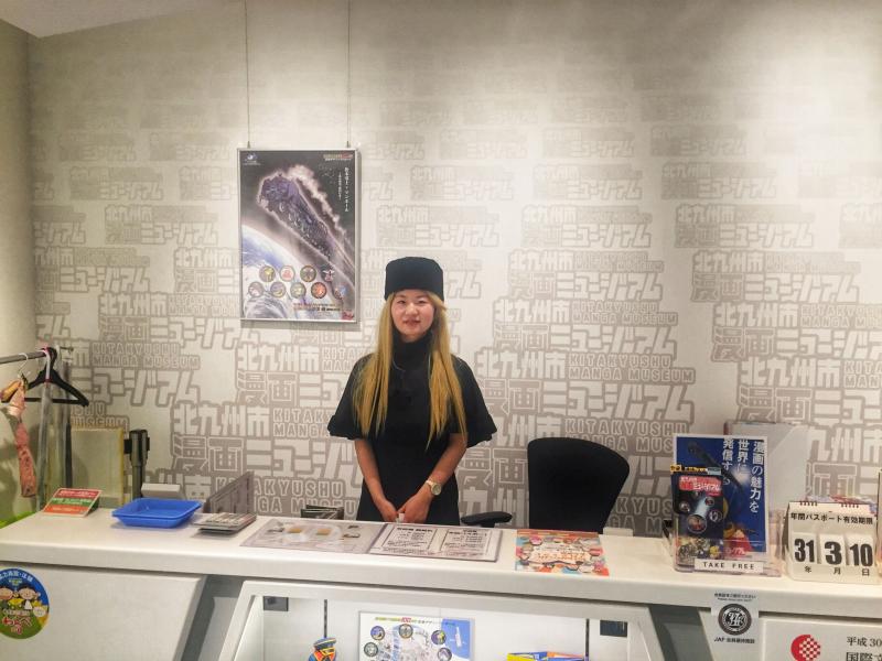 北九州市漫画ミュージアム-『銀河鉄道999』のメーテルが受付