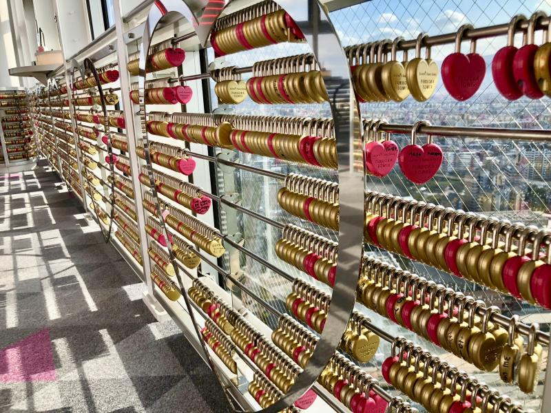 福岡タワー-誓いのフェンスと愛鍵