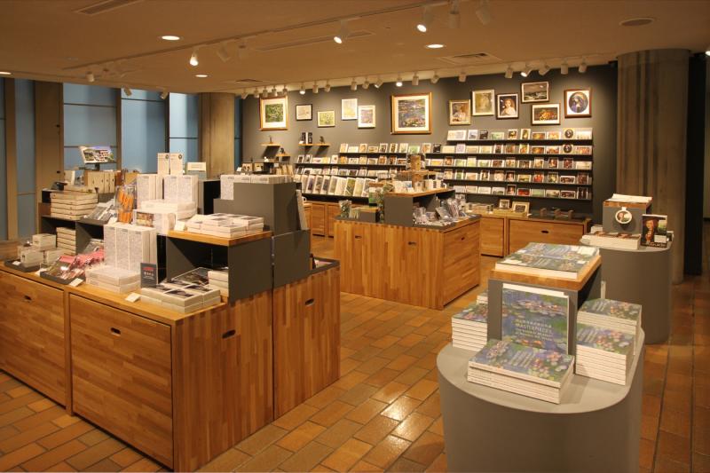 収蔵品に関連したミュージアムグッズを販売