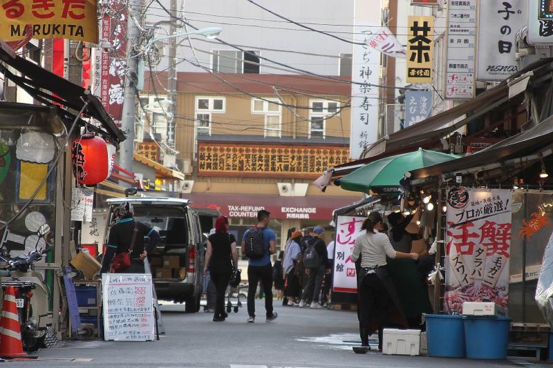 12時前に閉める店も多いので午前中の見物がおすすめ