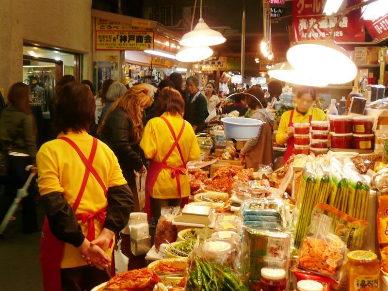 韓国語が飛び交うエリアも