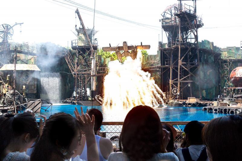 ウォーターワールドで圧倒的臨場感に息を飲む