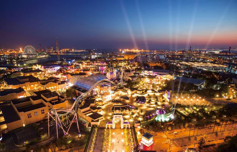 楽しさと華やかさでいっぱいのパーク。夜景も見事！