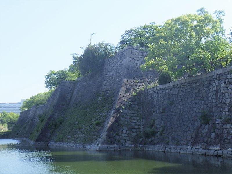 本丸東側の石垣は日本の城では一番の高さとか