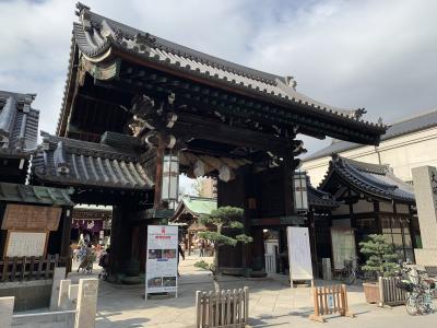 表門（大門）の天井に方位盤がある