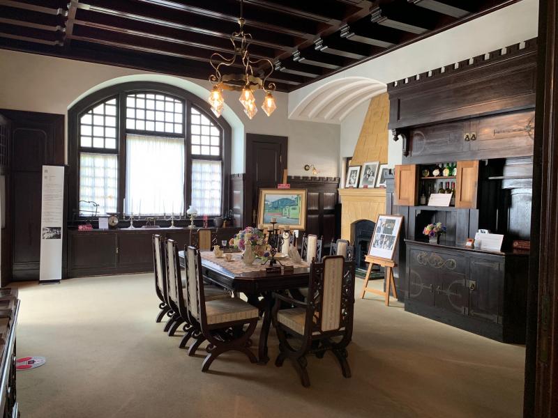 調度品も目を引く1階の食堂