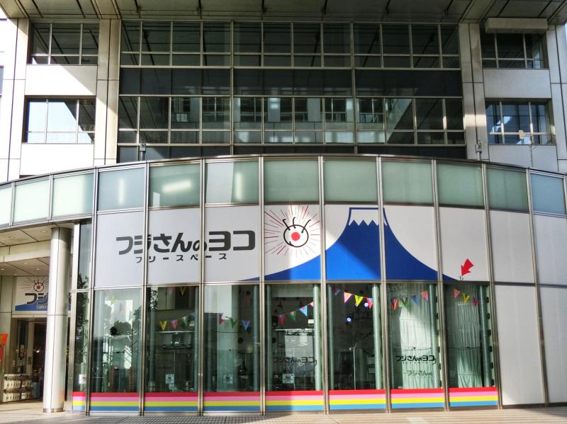 「フジさんのヨコ」ではアイドルのライブやフードのイベント、番組収録などを実施