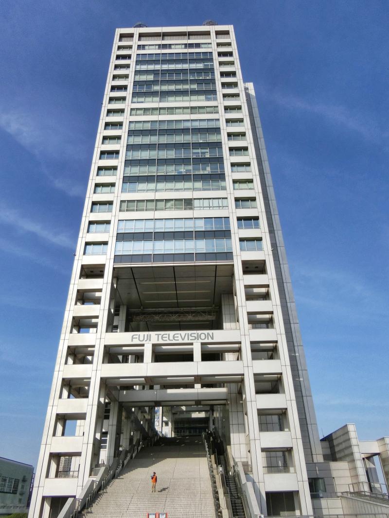 3階から7階までは大階段が続いています