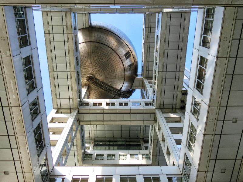 球体展望室「はちたま」は真下から撮影するとおもしろいです