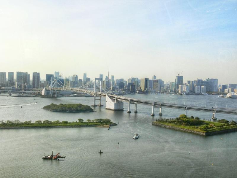 25階の球体展望室からの眺め。季節や時刻によってさまざまな景色が楽しめます