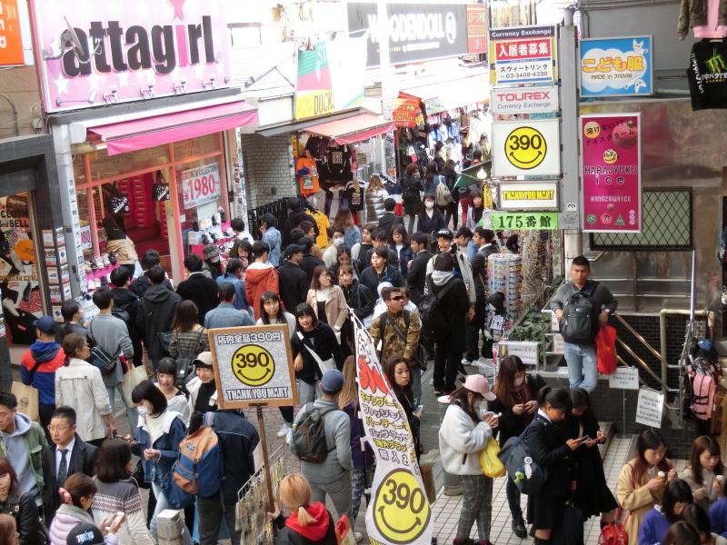 平日の昼間でも賑わっています