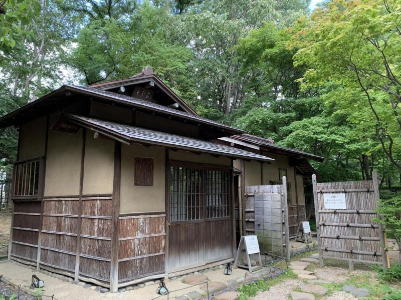 国の指定重要文化財「八窓庵」も見どころ