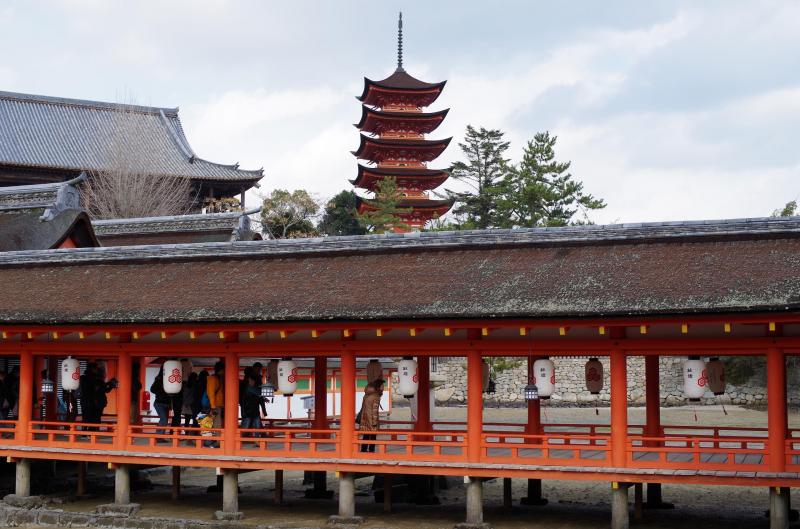 五重の塔と厳島神社