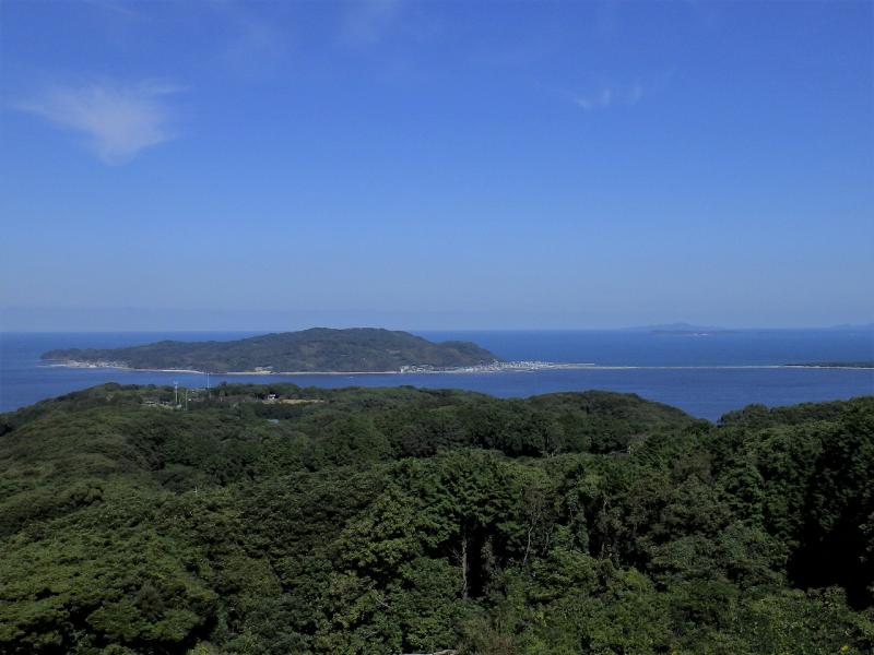 能古島-島の中心部にある展望台から見た志賀島方面の眺望
