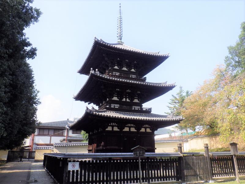 三重塔。興福寺の中では建立時期が最も古い建物の一つ