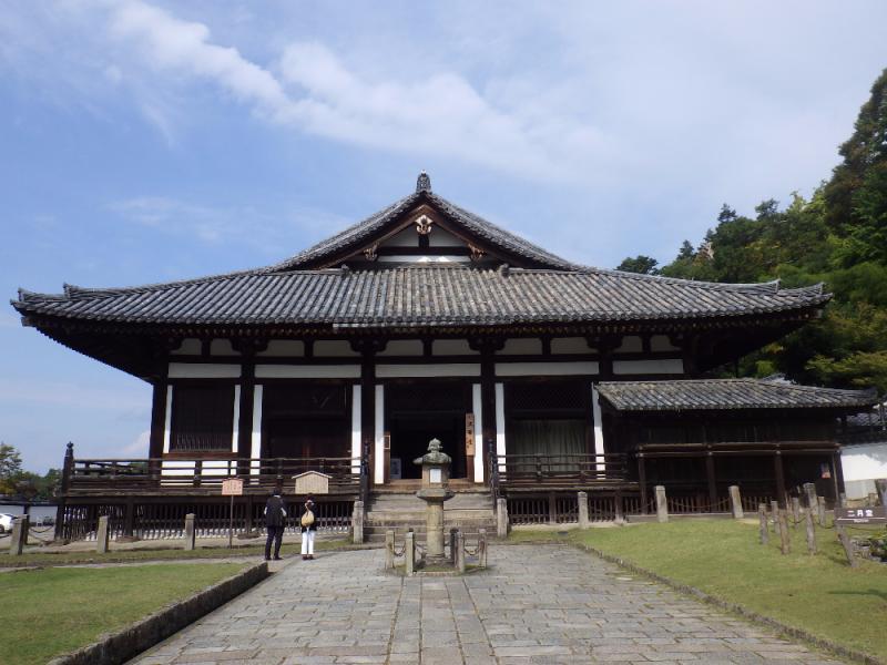 天平彫刻の傑作が一堂に会している法華堂（三月堂）