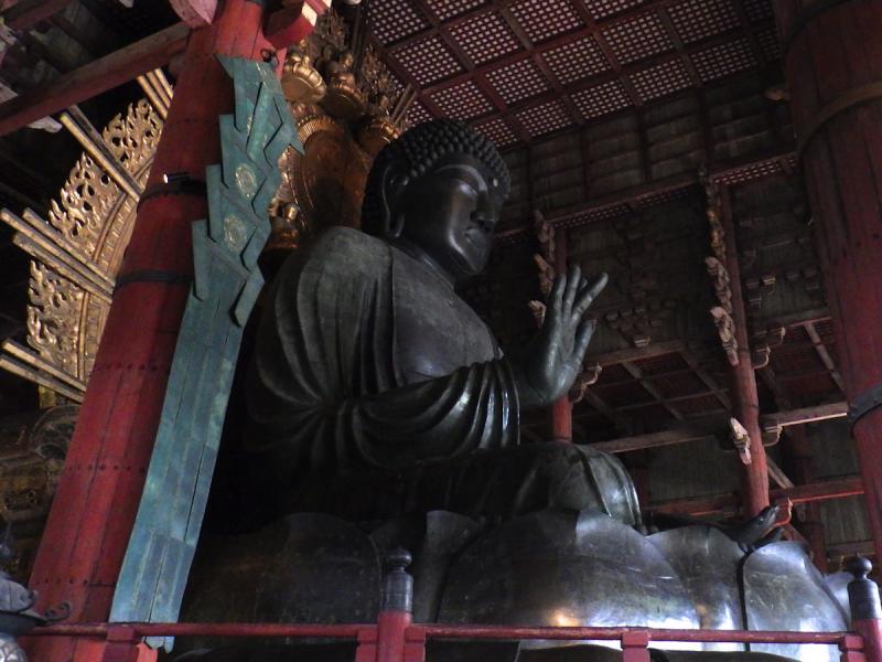 高さ14.98mもある大仏（盧遮那仏坐像）