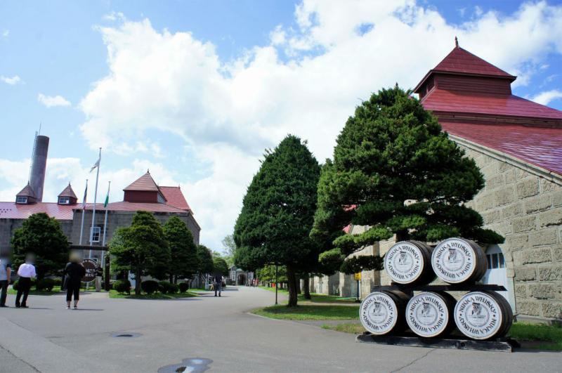 複数の建物がある敷地内は、ルートに沿って自由に散策可能