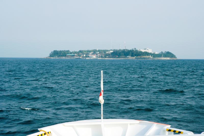 高速船から見た初島の全景