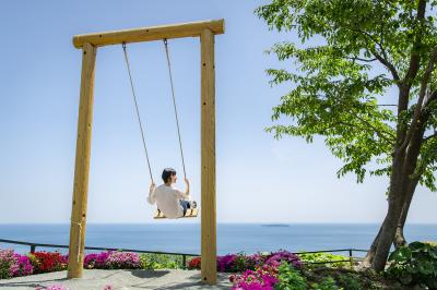 フォトジェニックと人気の空飛ぶブランコ