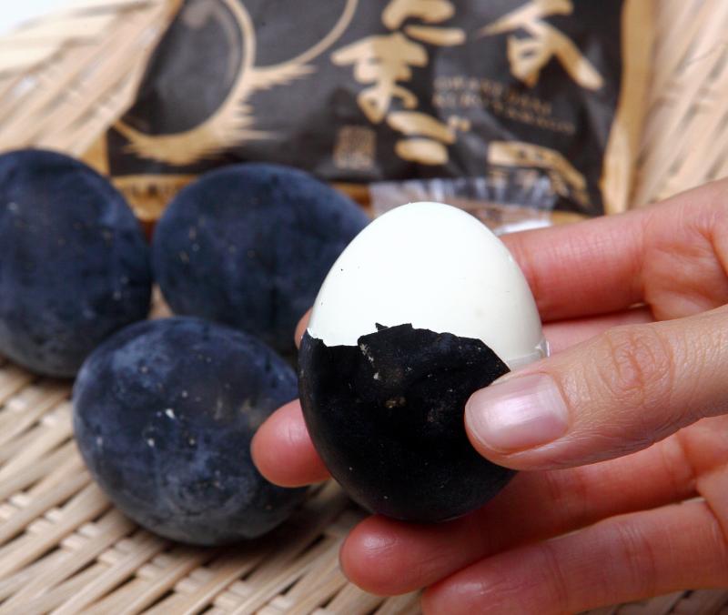 大涌谷で欠かせない名物の黒たまご