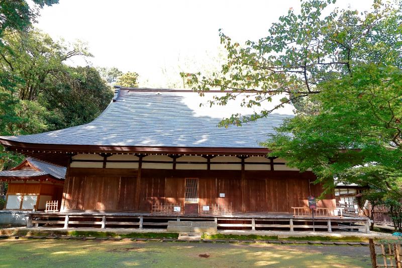 境内や本堂の外観を自由に見学できます