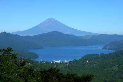 大観山展望園地から見た芦ノ湖と富士山