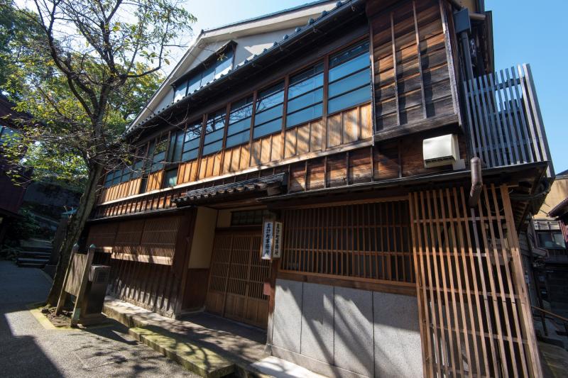 芸妓さんの稽古場でもある主計町茶屋街の検番