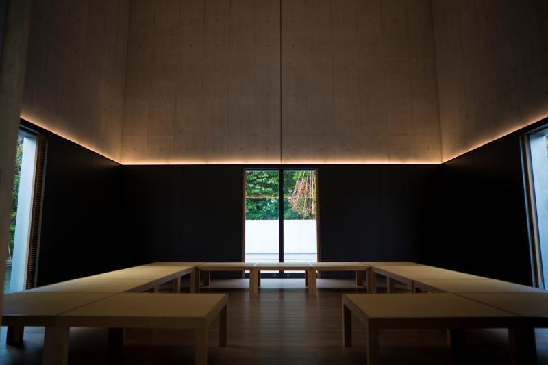 思索空間の内部。思い思いの時間を過ごすことができる