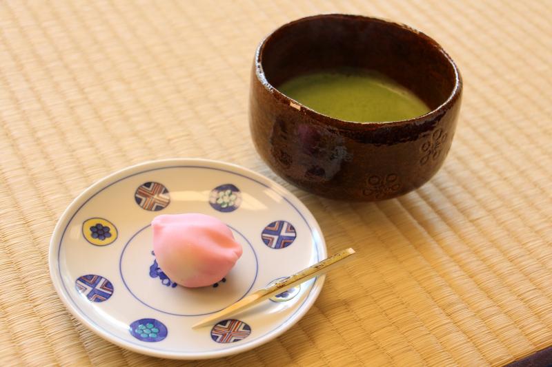 玉泉庵のお抹茶とオリジナル生菓子のセット
