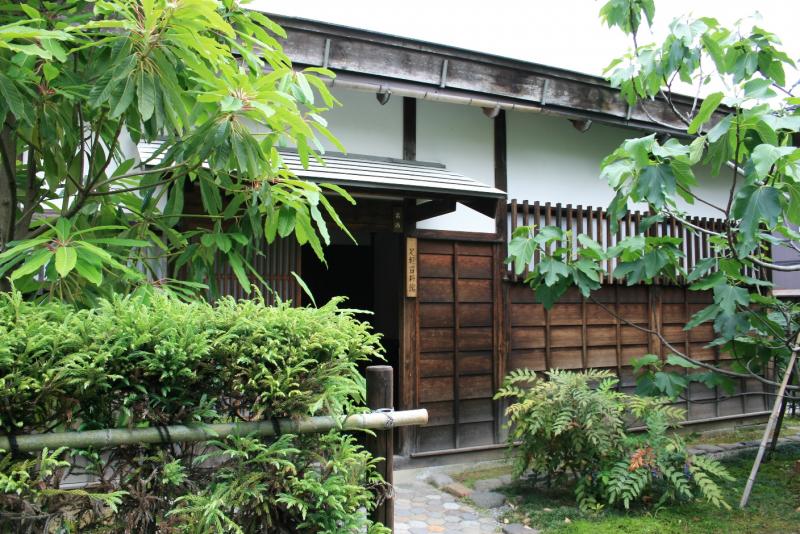 旧高西家の住居。1994年まで使われ、資料館というより江戸時代のお宅におじゃまする雰囲気