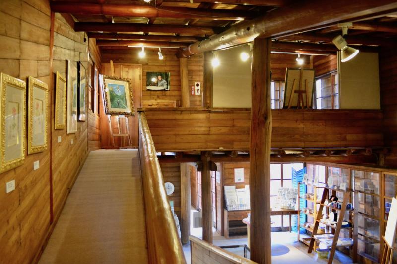 恋人たちの愛にあふれた世界を描くレイモン・ペイネの美術館