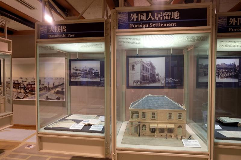 貴重な資料や写真でわかりやすい展示