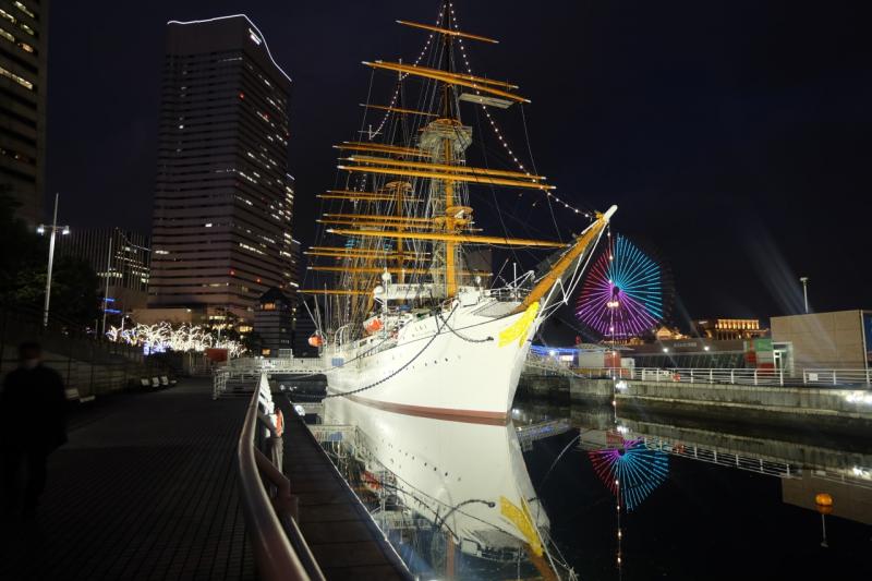 ”逆さ富士”ならぬ”逆さ日本丸”