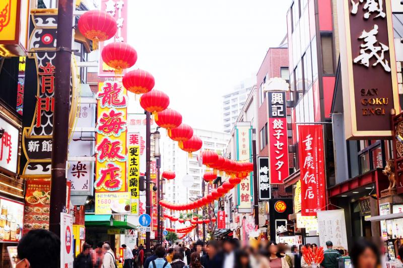 平日でも多くの人で賑わう