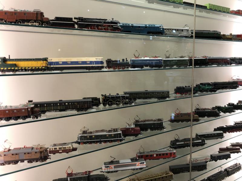 所狭しと並ぶ鉄道模型。これでも全てではなくコレクションの一部とのこと