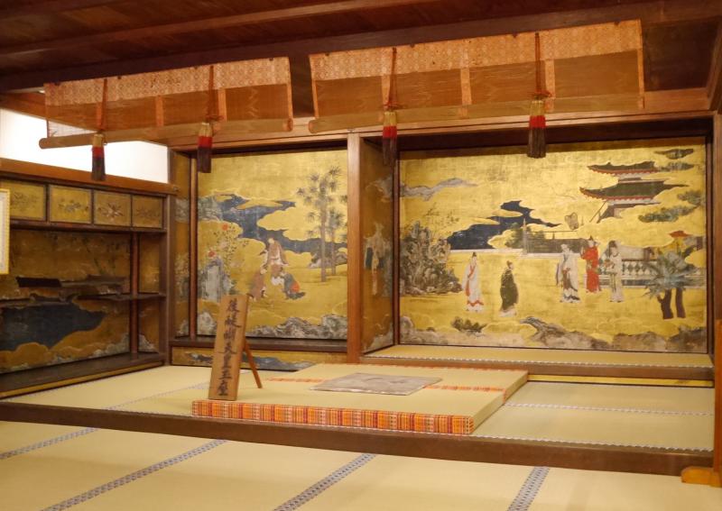 後醍醐天皇の玉座が置かれた部屋。桃山期に模様替えされている